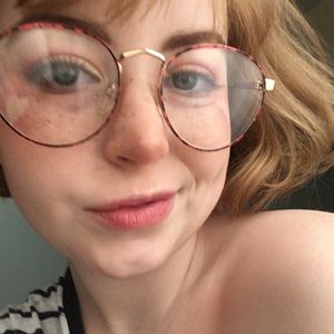 Meet your Posher, Claire